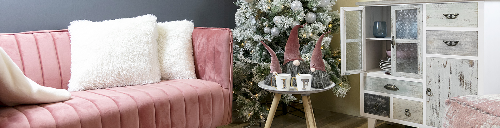 We wish you a glammy Christmas We wish you a glammy Christmas